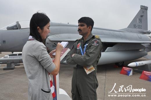 2012��11��15���������ͻ�˹̹��܊����֩�롱�����ϯ�w�ІT Ahsan��У�ڵھŌ��Ї���չ�F��(ch��ng)��������W(w��ng)Ӣ��ӛ����ި�Ĳ��L(f��ng)��   �zӰ������W(w��ng)����ӛ��  ���D��
