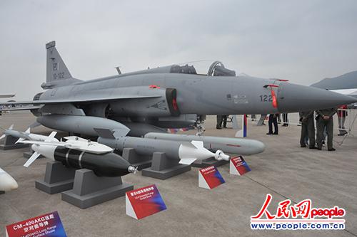 2012��11��15���� �ͻ�˹̹��܊"��֩��"��꠾�̖122��JF-17��"���"�𶷙C�ڵھŌ��Ї���չ���o�B(t��i)չʾ���zӰ: ����W(w��ng)����ӛ��  ���D��